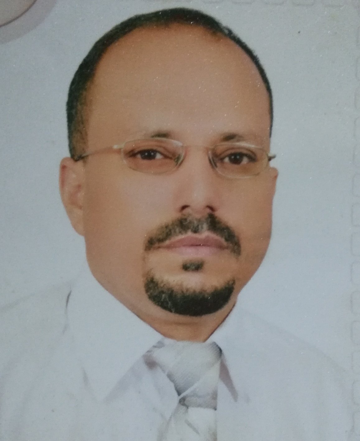 أستاذ التاريخ الإسلامي وتاريخ المغرب والأندلس وتاريخ الدويلات في العصر العباسي الثاني بكلية الآداب جامعة تعز
